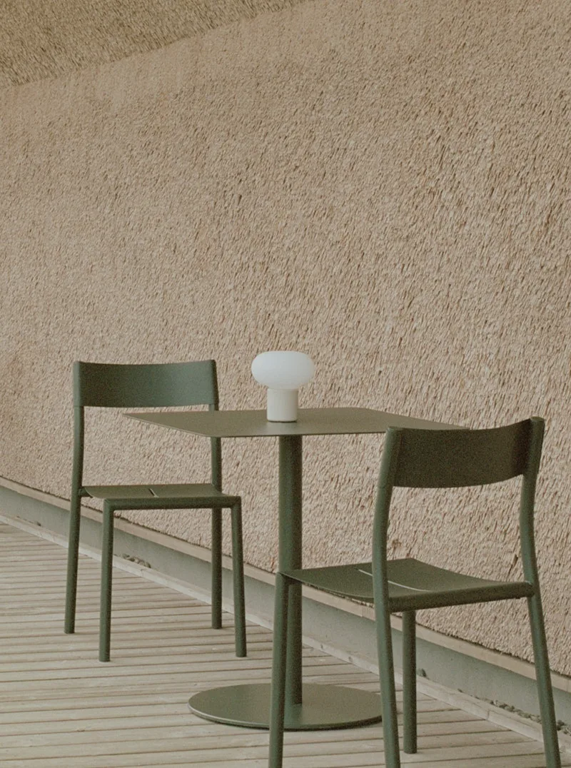 May Bistro Table 70x70 van New Works – sfeerfoto 3 van 4