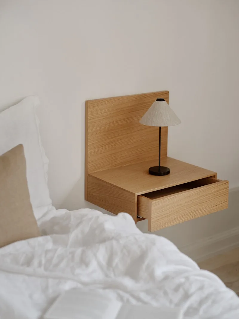 Tana Wall Mounted Nightstand von New Works – Ambientefoto 5 von 6
