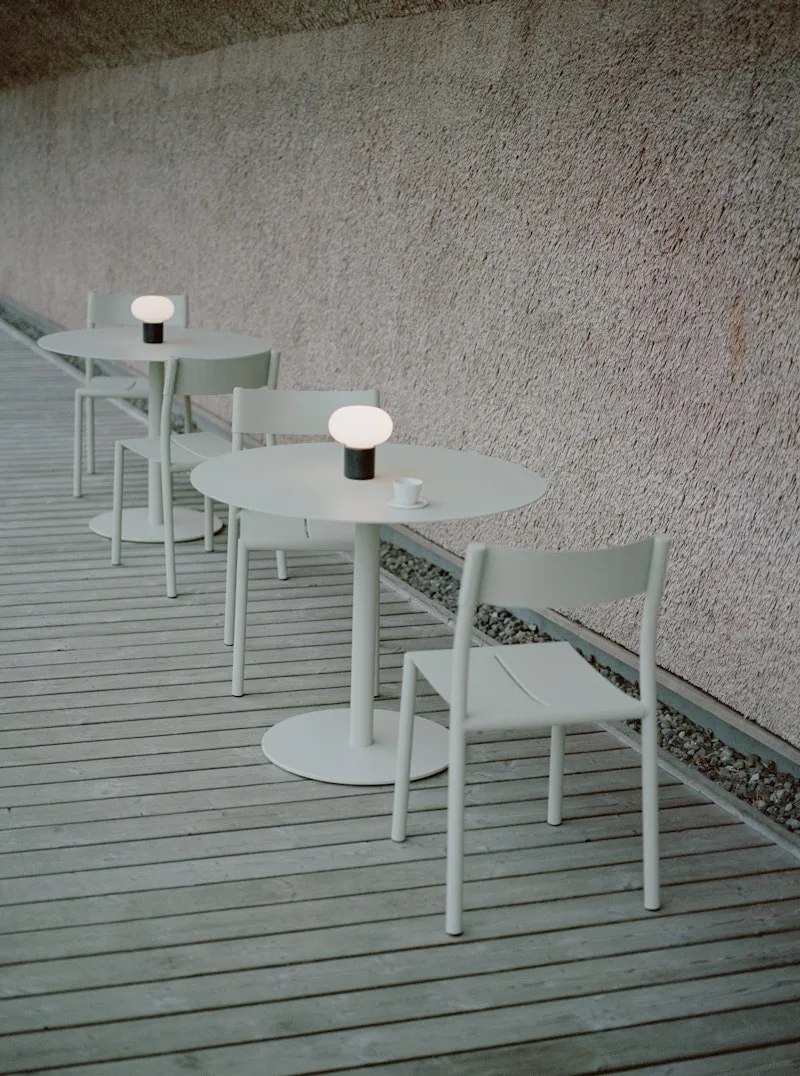 May Bistro Table Ø90 von New Works – Ambientefoto 3 von 5