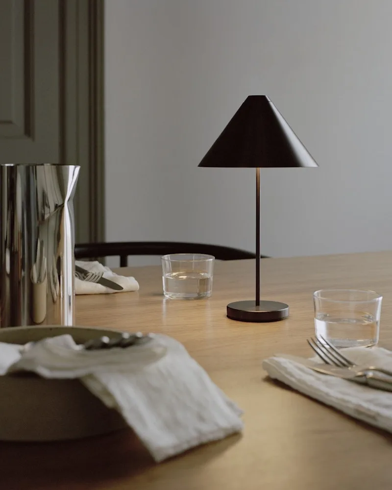 Brolly Portable Table Lamp de New Works – photo d’ambiance 5 sur 8