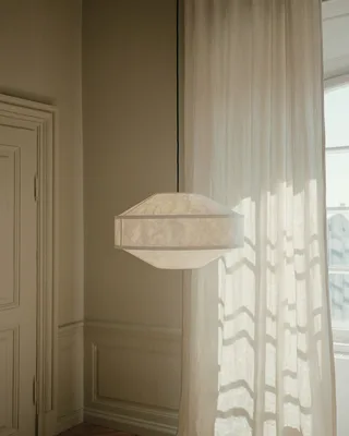 Kite Pendant Lamp Ø55 von New Works – Ambientefoto 2 von 6