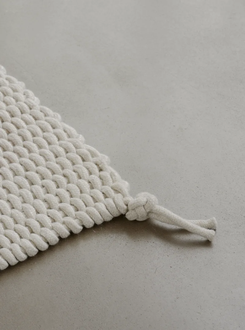 Knot Rug 200x300 van New Works – sfeerfoto 3 van 4