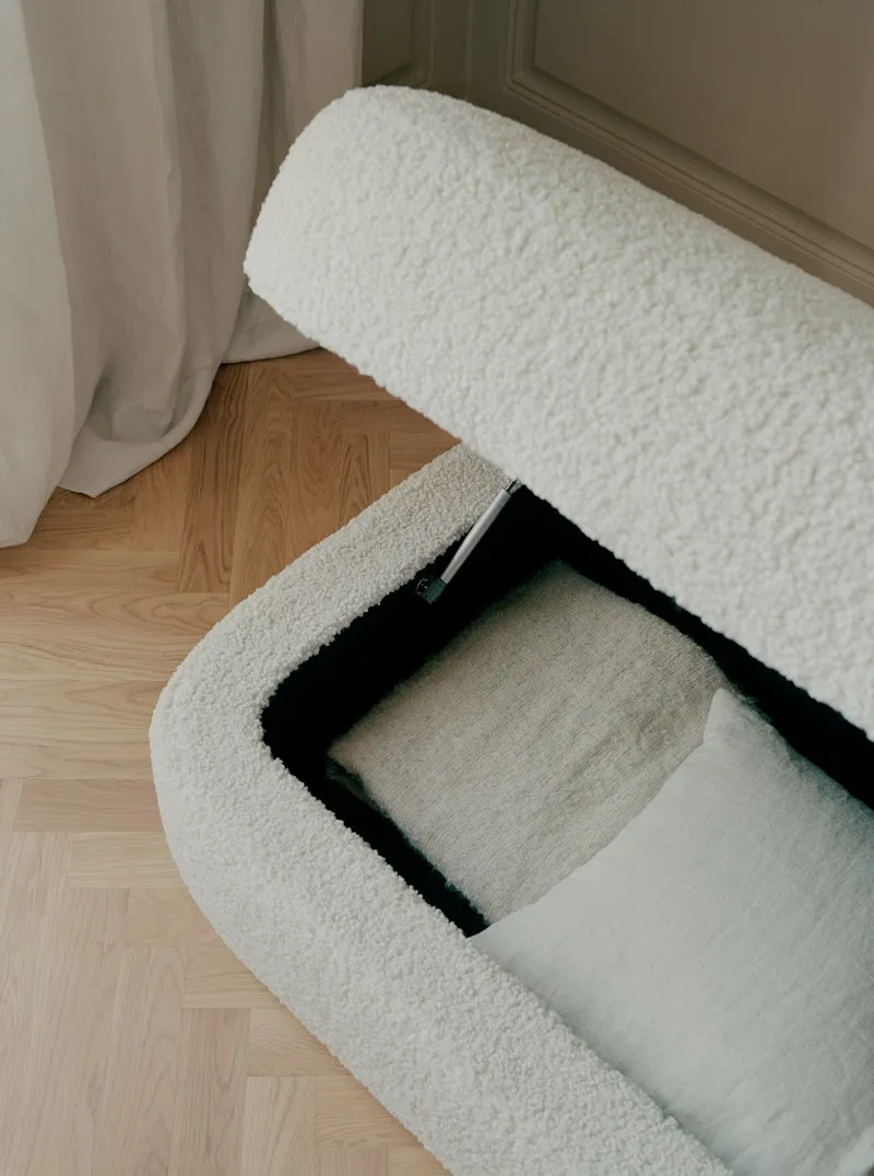 Covent Pouf Large van New Works – sfeerfoto 3 van 6