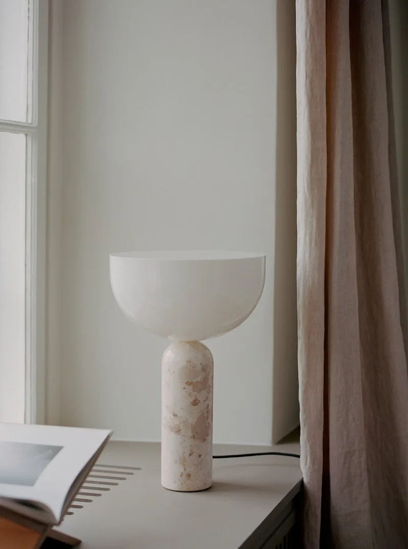 Kizu Table Lamp Large van New Works – sfeerfoto 4 van 7