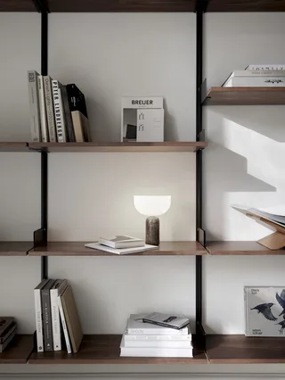 Kizu Portable Table Lamp van New Works – sfeerfoto 9 van 11