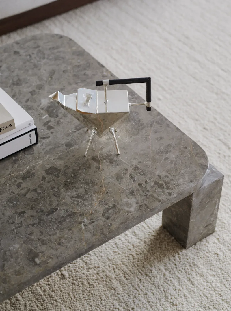 Atlas Coffee Table 82x82 von New Works – Ambientefoto 2 von 3
