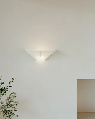 Nebra Wall Lamp van New Works – sfeerfoto 4 van 8