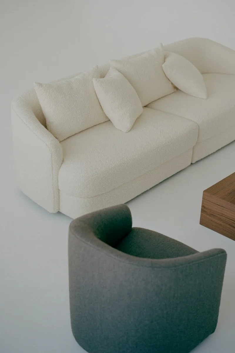 Covent Residential Sofa von New Works – Ambientefoto 1 von 5