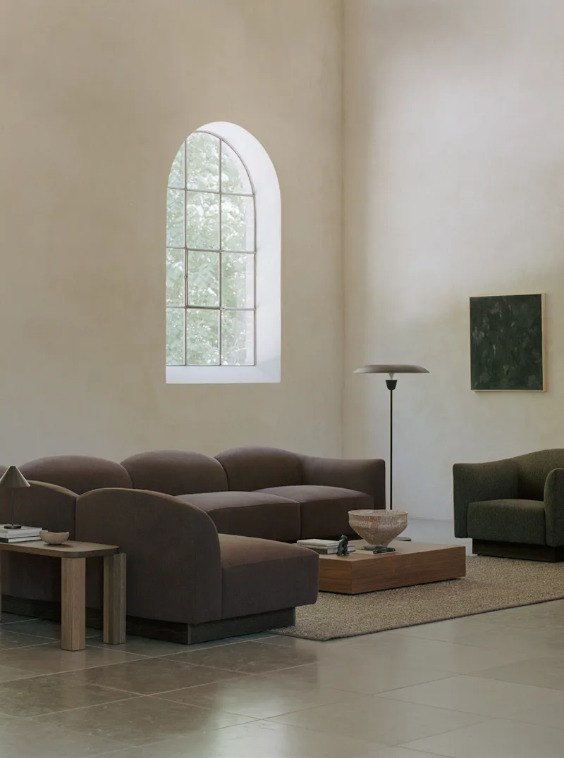 Kantarell Floor Lamp van New Works – sfeerfoto 5 van 7