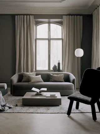 Covent Sofa Narrow 3 Seater von New Works – Ambientefoto 5 von 8