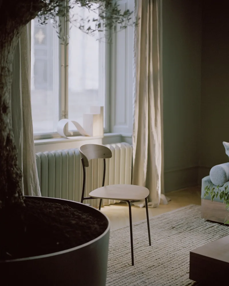 Missing Chair van New Works – sfeerfoto 3 van 5