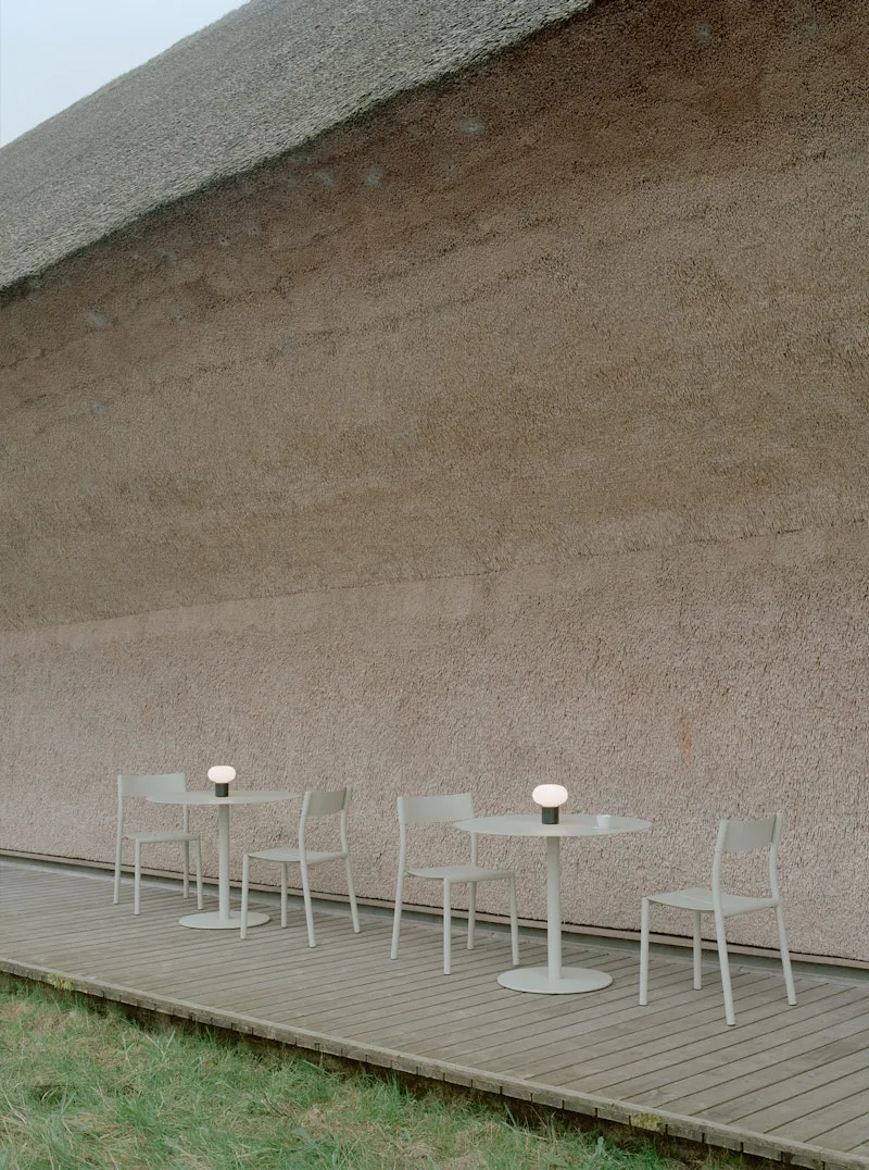 May Bistro Table Ø90 von New Works – Ambientefoto 4 von 5