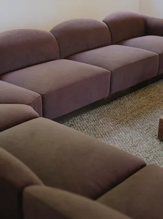 Shore Modular Sofa, Configuration 7 van New Works – sfeerfoto 7 van 8