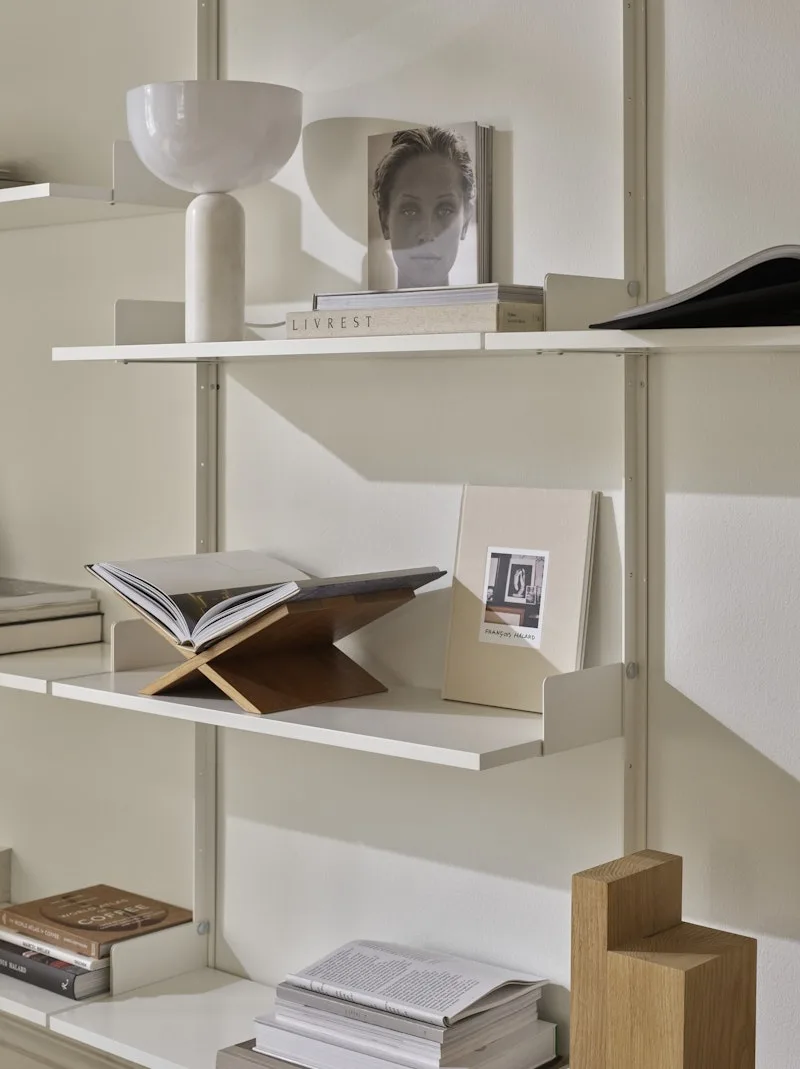 Kizu Table Lamp Small van New Works – sfeerfoto 3 van 4