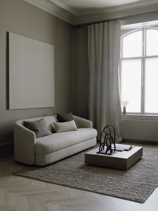 Covent Sofa Deep 3 Seater von New Works – Ambientefoto 2 von 5