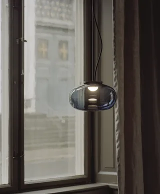 Karl-Johan Pendant Lamp Small von New Works – Ambientefoto 1 von 2