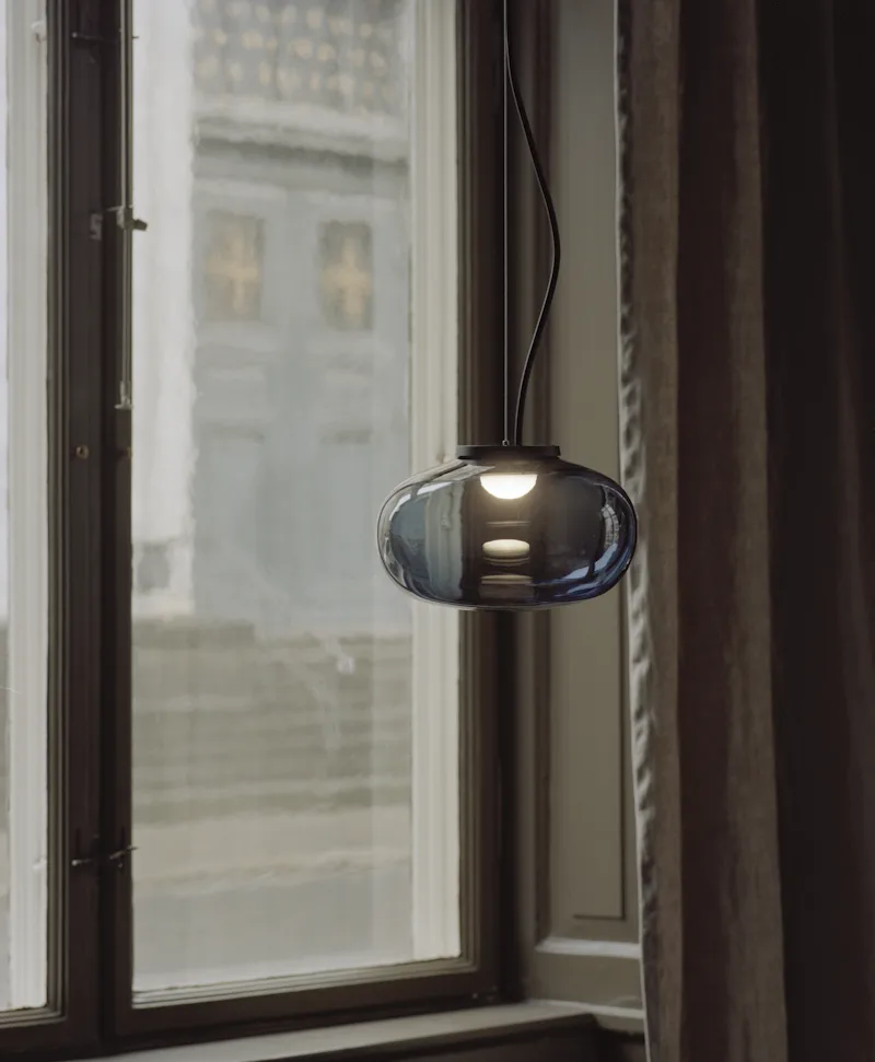 Karl-Johan Pendant Lamp Small von New Works – Ambientefoto 1 von 2