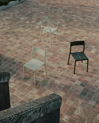 May Chair van New Works – sfeerfoto 6 van 8