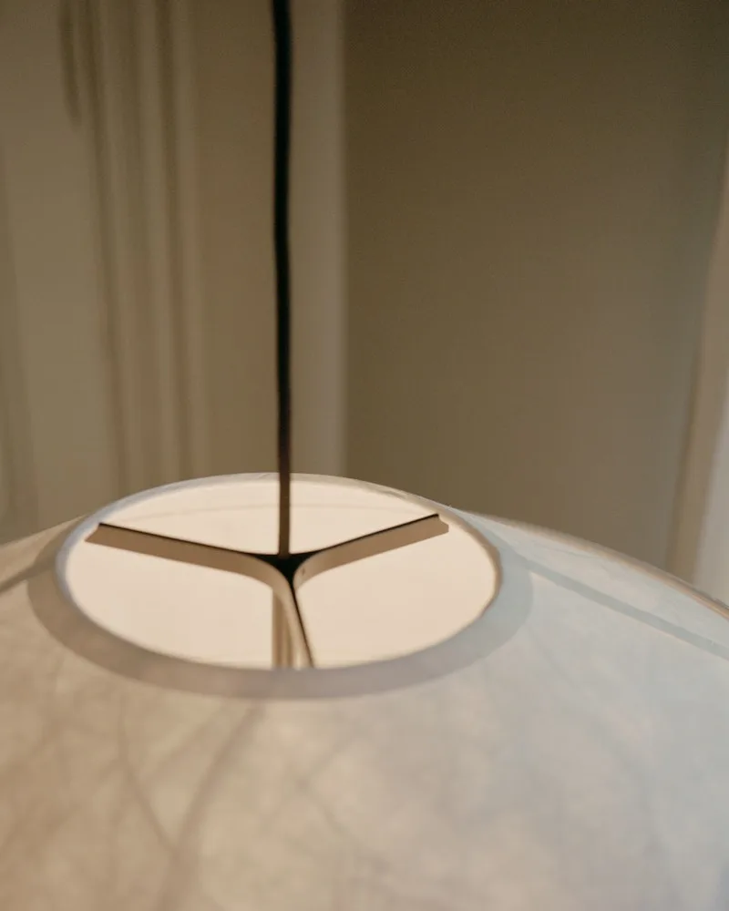 Kite Pendant Lamp Ø65 van New Works – sfeerfoto 1 van 5