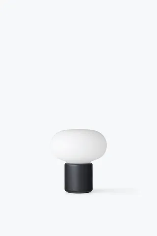 Karl-Johan Portable Table Lamp de New Works – photo du produit 5 sur 5