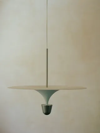 Kantarell Pendant Lamp Ø60 van New Works – sfeerfoto 3 van 10