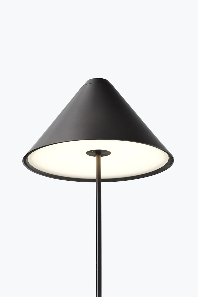 Brolly Portable Table Lamp de New Works – photo du produit 2 sur 8