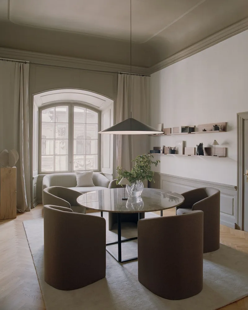 Brolly Pendant Lamp Ø90 van New Works – sfeerfoto 5 van 6