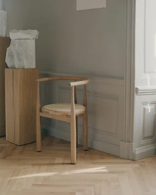 Bukowski Chair van New Works – sfeerfoto 7 van 11