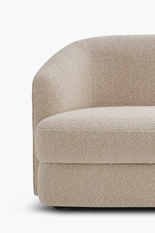 Covent Sofa Deep 2 Seater van New Works – sfeerfoto 2 van 4