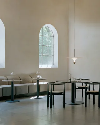 Kantarell Pendant Lamp Ø60 van New Works – sfeerfoto 9 van 10