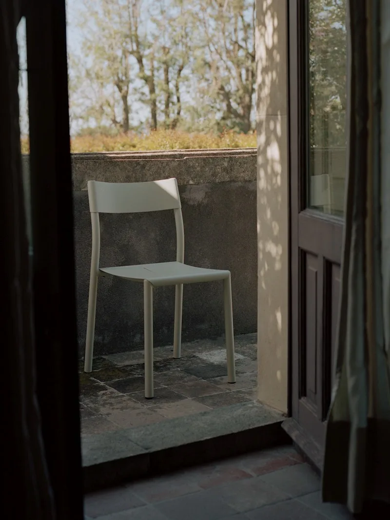 May Chair van New Works – sfeerfoto 5 van 8