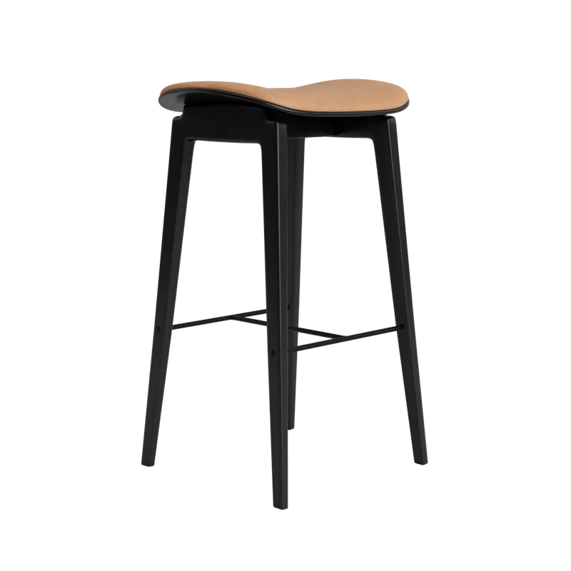 NY11 Counter & Bar w/o Backrest van NORR11 in Black Oak, Dunes Camel 21004, H65 – productfoto 2 van 2
