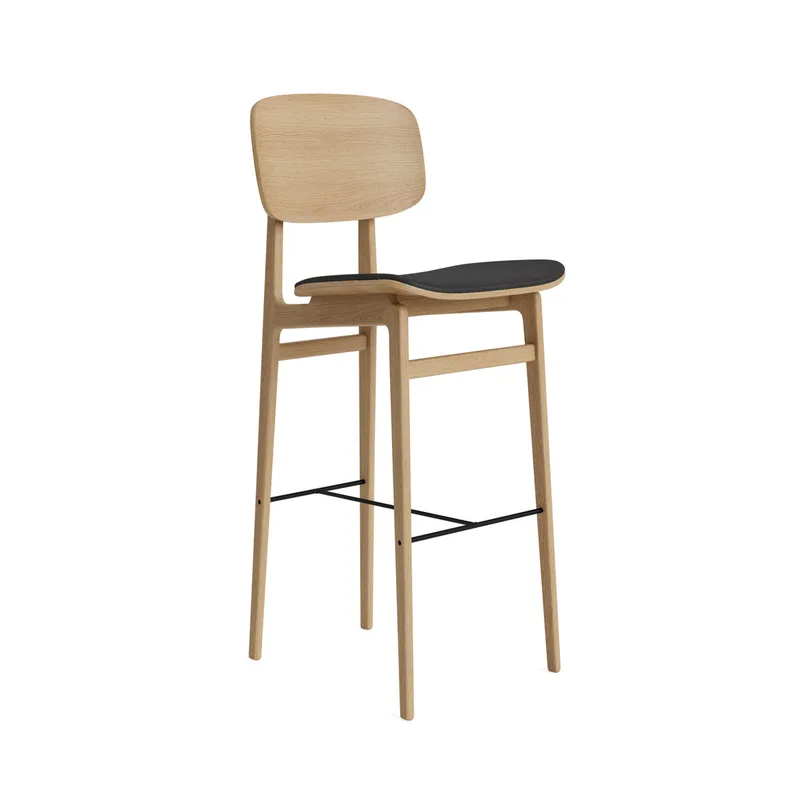 NY11 Counter & Bar w/ Backrest von NORR11 in Natural Oak, H75, Seat / Dunes Anthracite 21003 – Produktfoto