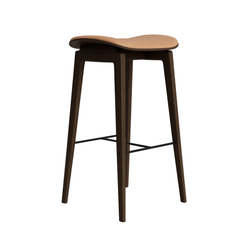 NY11 Counter & Bar w/o Backrest van NORR11 in Dark Smoked Oak, Dunes Camel 21004, H65 – productfoto 2 van 2