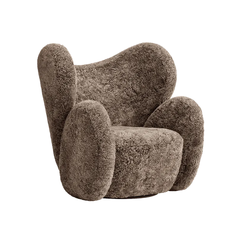 Big Big Chair von NORR11 in Sheepskin Sahara – Produktfoto