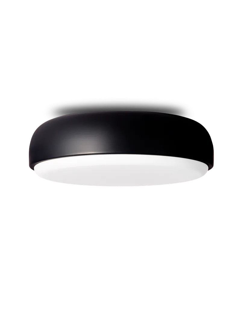Over Me tak-/vegglampe van Northern in Ø 50 cm, Svart – productfoto