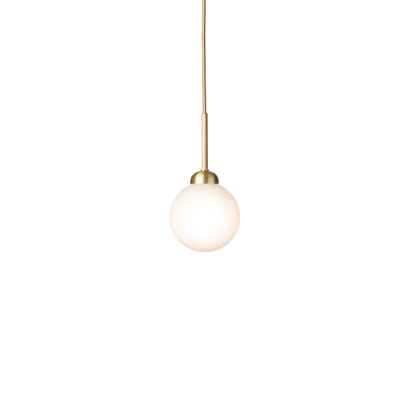 Apiales 1 Pendel by Nuura in Brushed brass / opal – product photo
