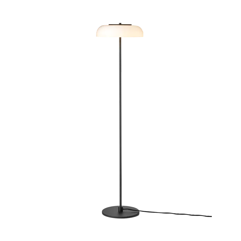 Blossi Floor Ø29 Lampe von Nuura in Black / opal – Produktfoto