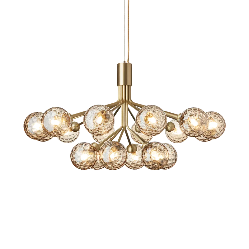 Apiales 18 Lysekrone de Nuura en Brushed brass / optic gold – photo du produit