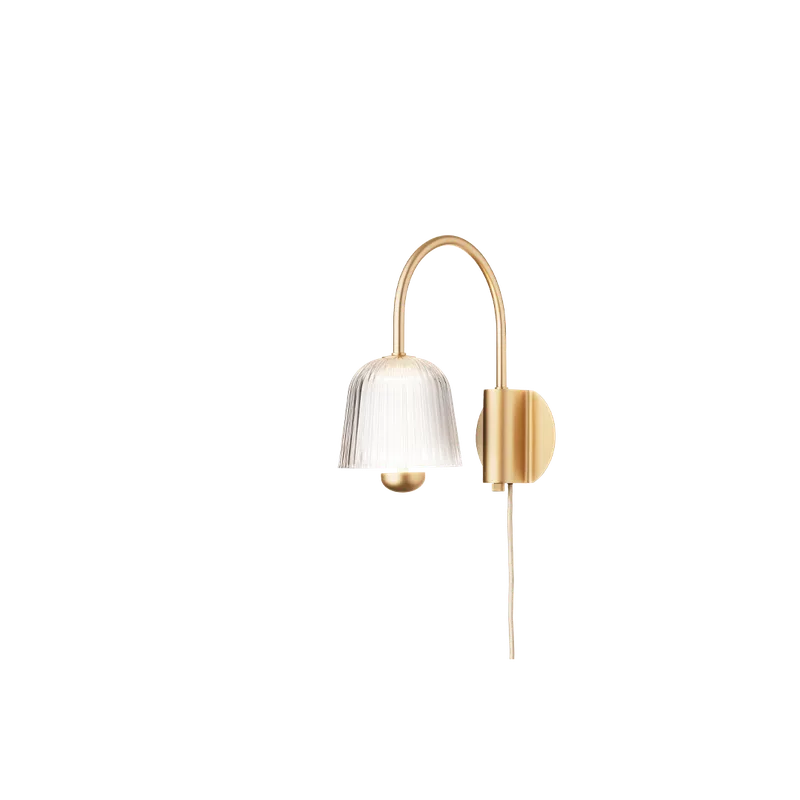 Asteea Wall Lampe, satin brass / ripple clear van Nuura – productfoto