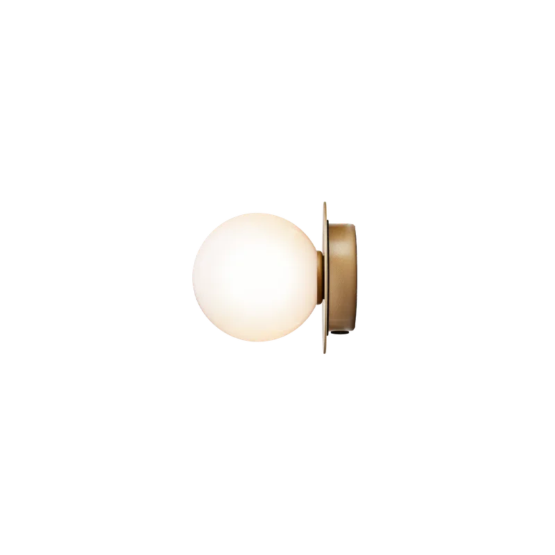 Liila 1 Small Væglampe von Nuura in Nordic gold / opal – Produktfoto