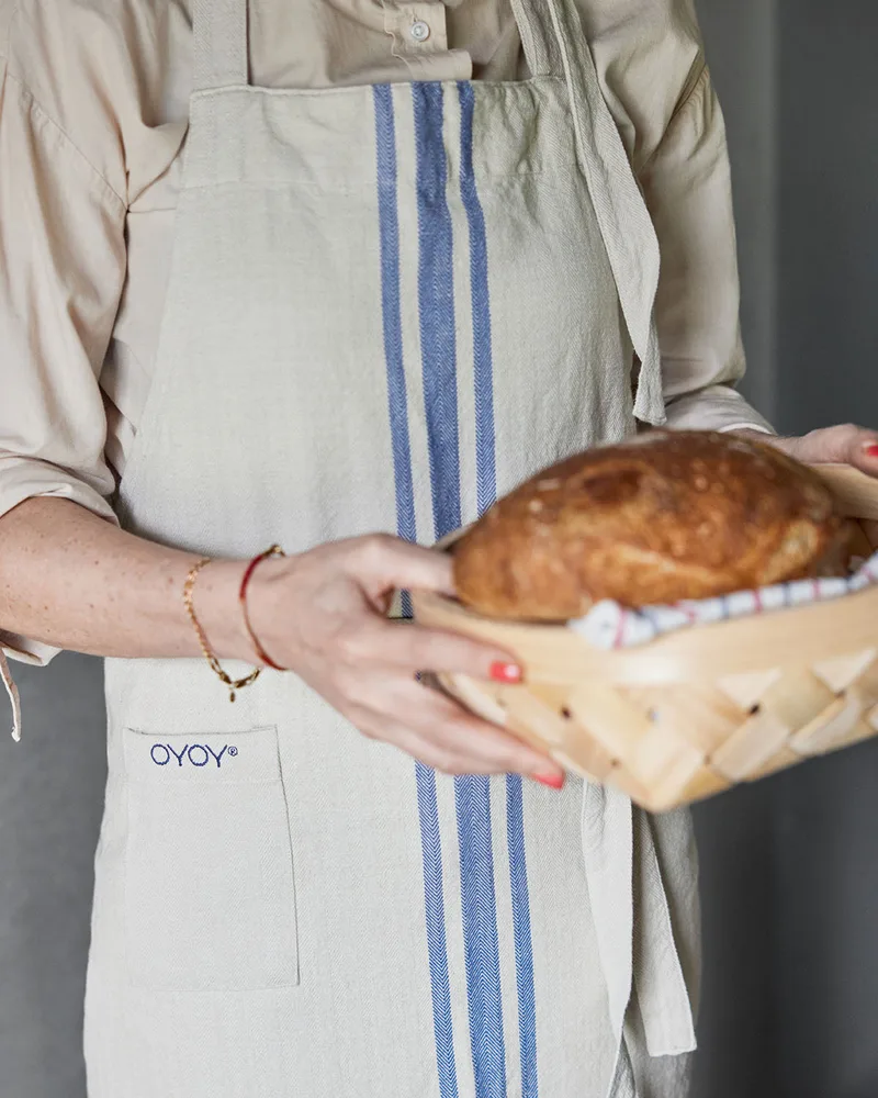 Linu Apron High de OYOY Living Design – photo d’ambiance
