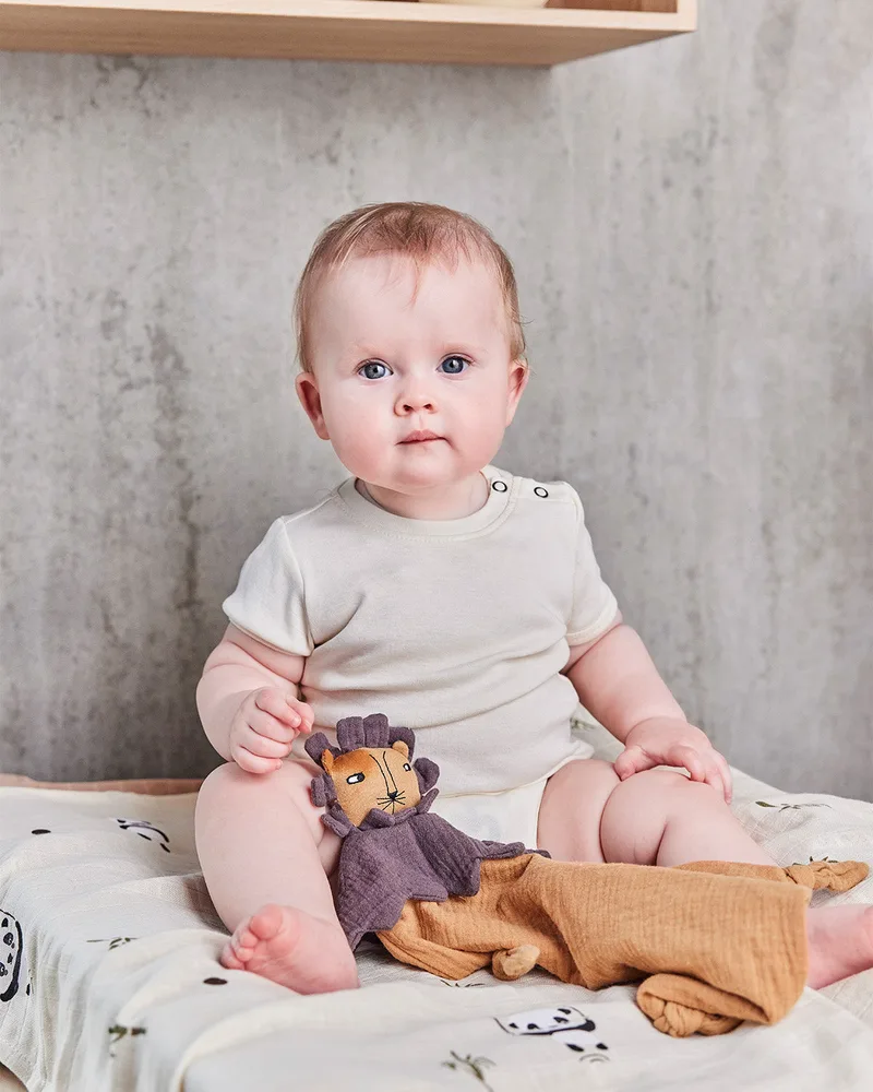 Lobo Lion Cuddle Cloth de OYOY Living Design – photo d’ambiance
