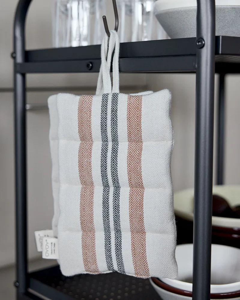 Linu Potholder - Pack of 2 de OYOY Living Design – photo d’ambiance