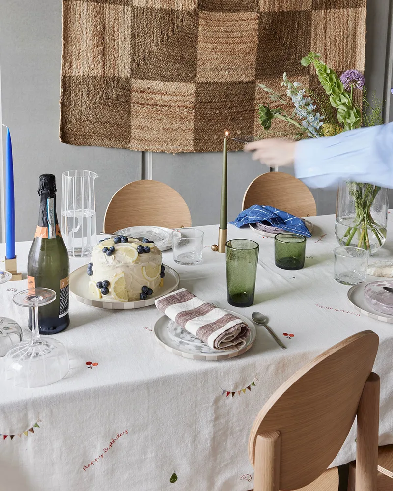 Birthday Tablecloth - 260x140 cm van OYOY Living Design – sfeerfoto
