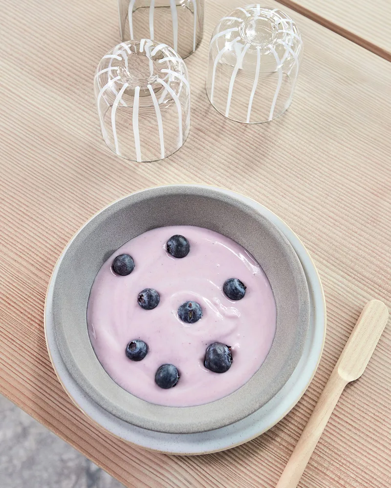 Yuka Deep Plate - Pack of 2 van OYOY Living Design – sfeerfoto