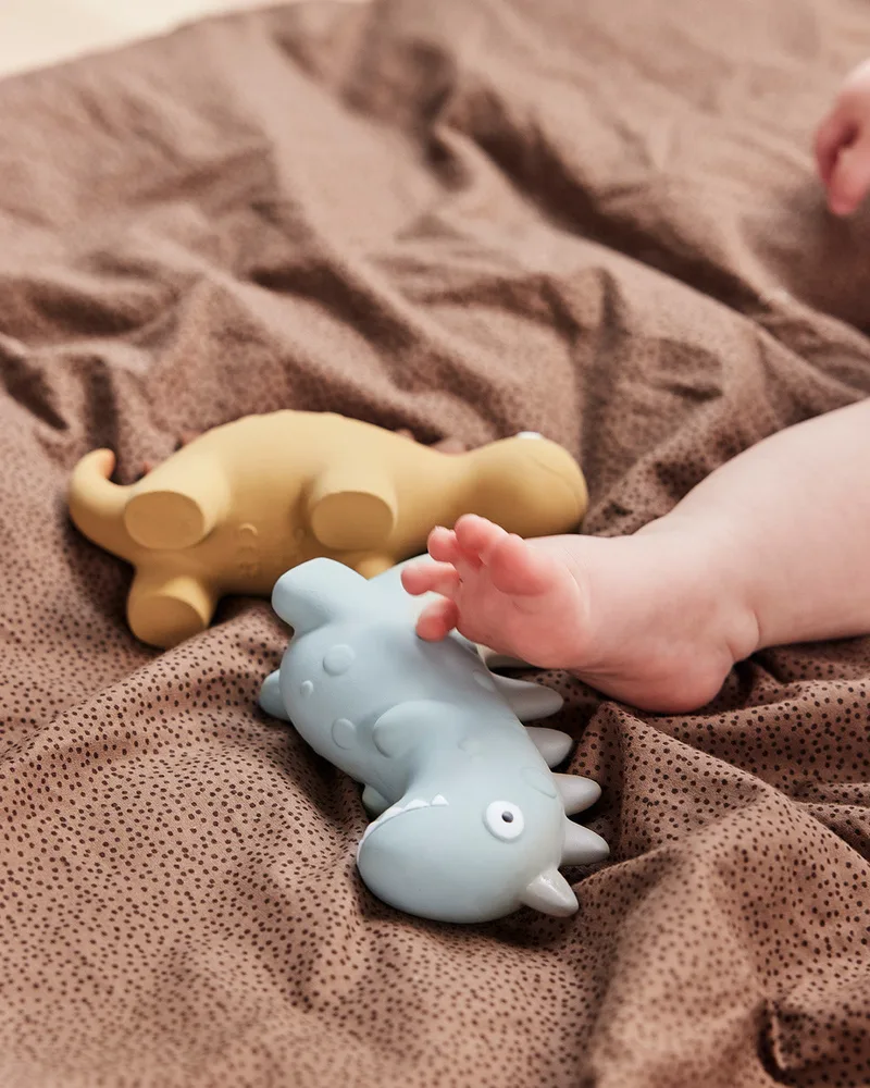Theo Dino Teether de OYOY Living Design – photo d’ambiance