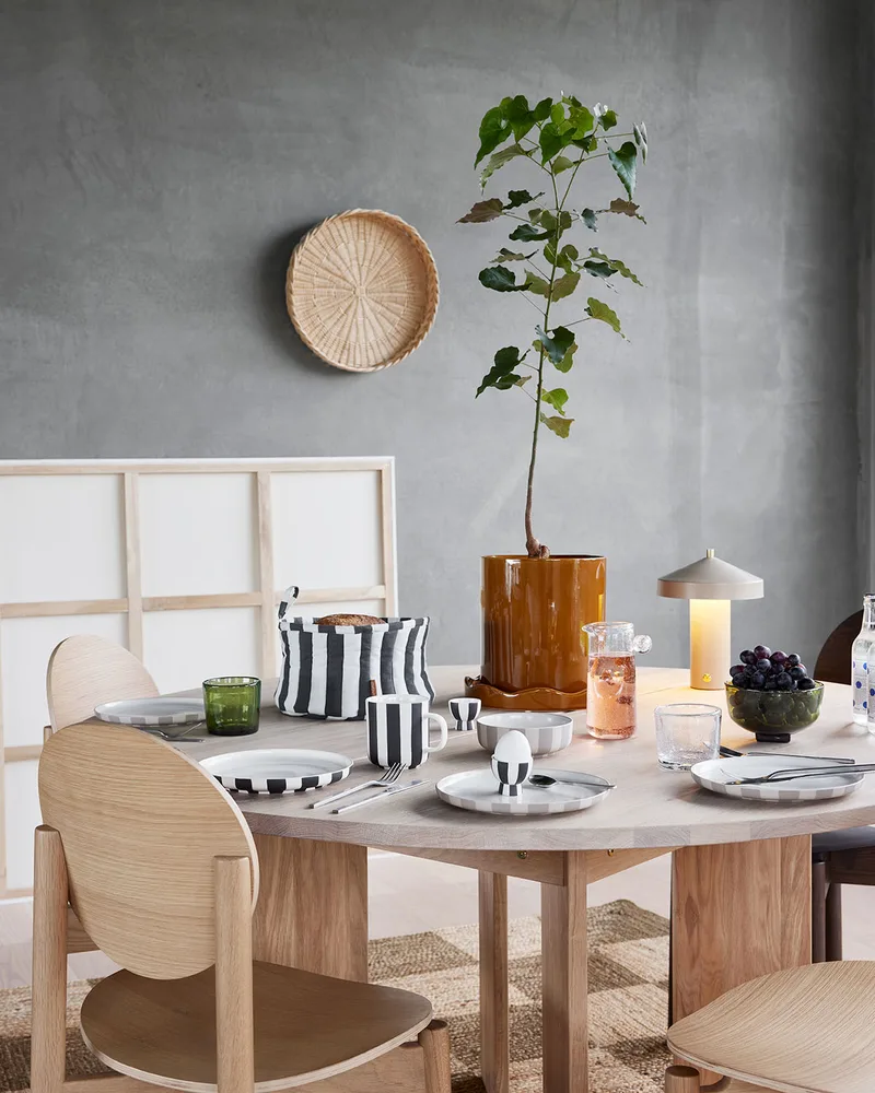 Nami Pot with Saucer van OYOY Living Design – sfeerfoto