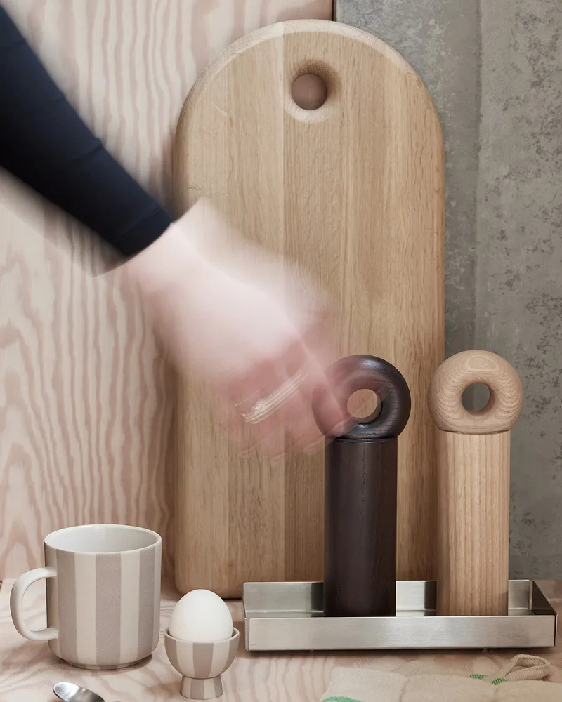 Hoop Mill Grinder von OYOY Living Design – Ambientefoto