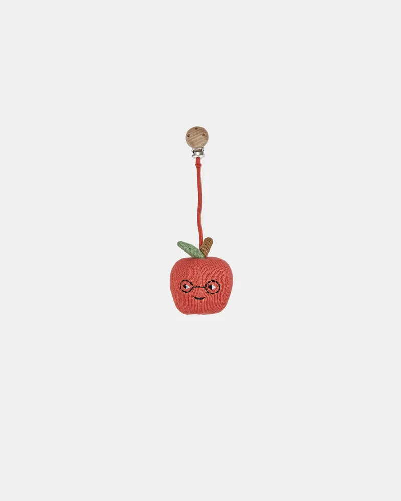 Yummy Apple Pram Toy Clip van OYOY Living Design – productfoto